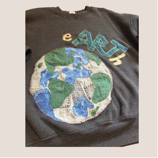 eARTh Crewneck